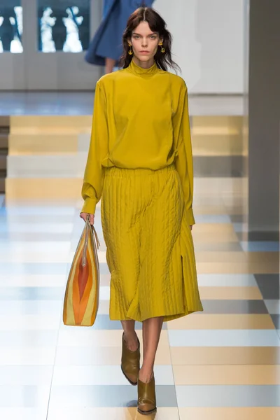 Look 27